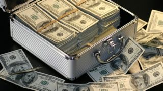 デヴィ夫人 横領 16万円